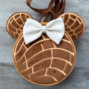 Minnie Mouse Loungefly Concha Bag